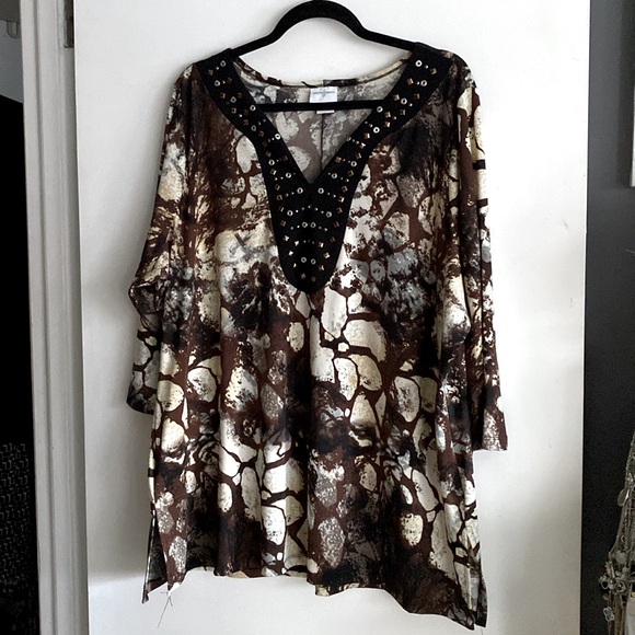 JACLYN SMITH Black, Brown & Beige Studded Bib Top Blouse! Stretchy & Stylish!!! - Picture 1 of 9